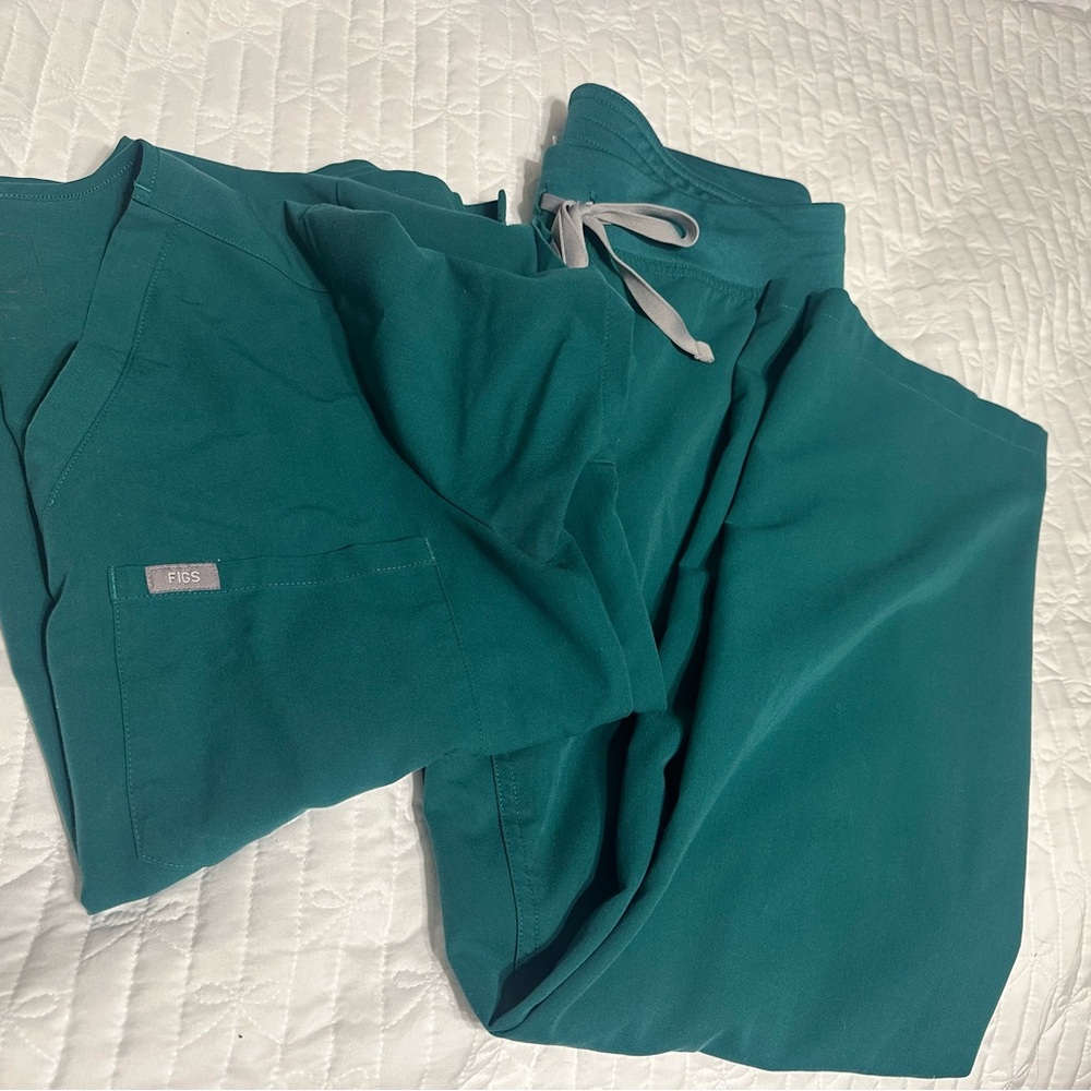 Figs scrubs set- small top / med p bottoms